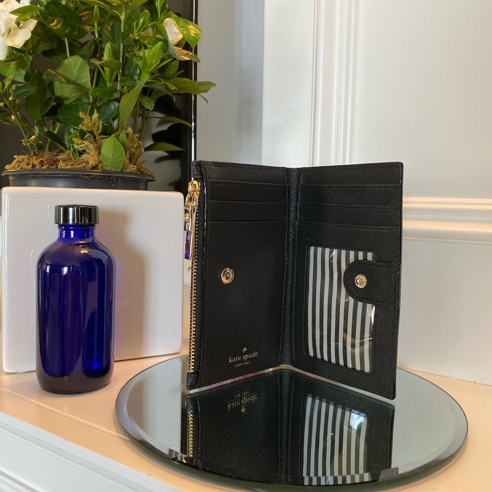 💯 Authentic Kate Spade Wallet
